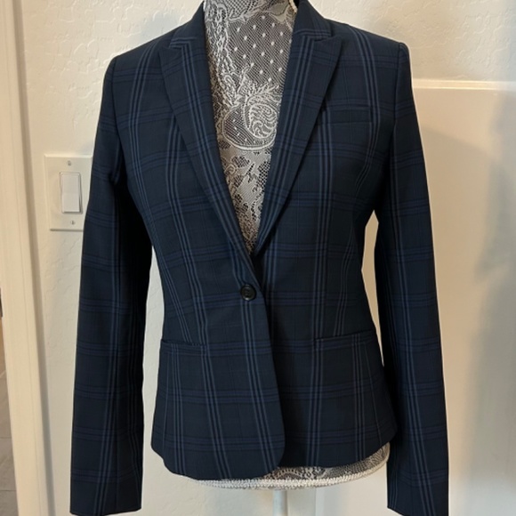 Banana Republic washable wool suiting - Picture 8 of 9